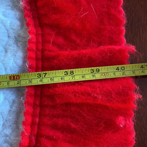 Excellent used condition- Santa’s workshop tree skirt - Picture 3 of 4